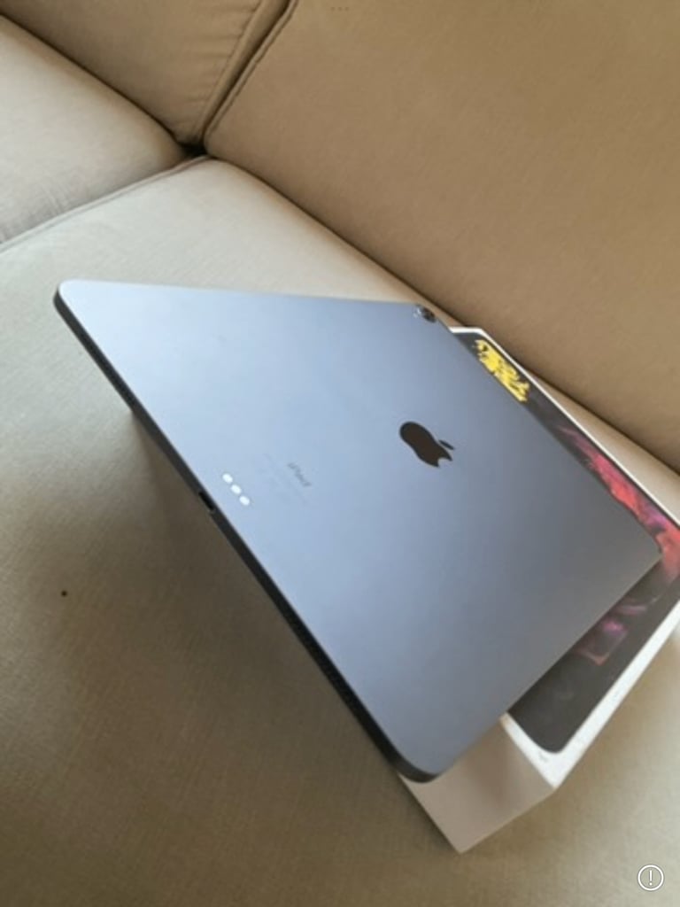image for Apple iPad Pro 3rd Gen MASSIVE 12.9” Sreen & 512gb - Boxed & good condition 