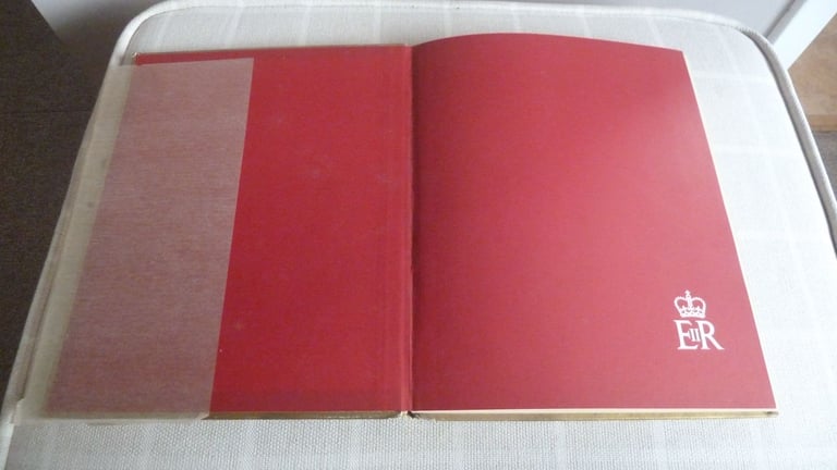 Selection of vintage and modern Royal Family memorabilia books and brochures