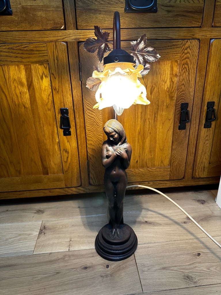 Vintage table lamp, nice sculpture woman figure stand
