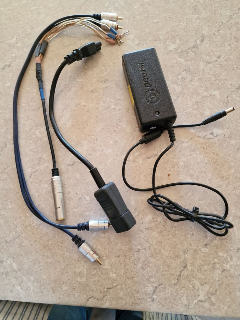 TOPPING headphone amplifier TP22, cables & power Supply