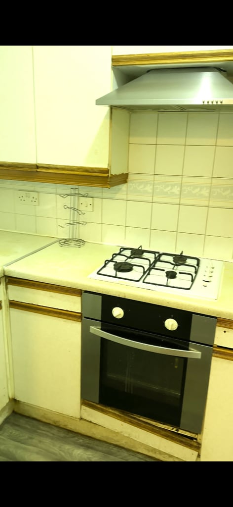 3 Bedroom House to Rent £2700 Parking/Garage/Garden