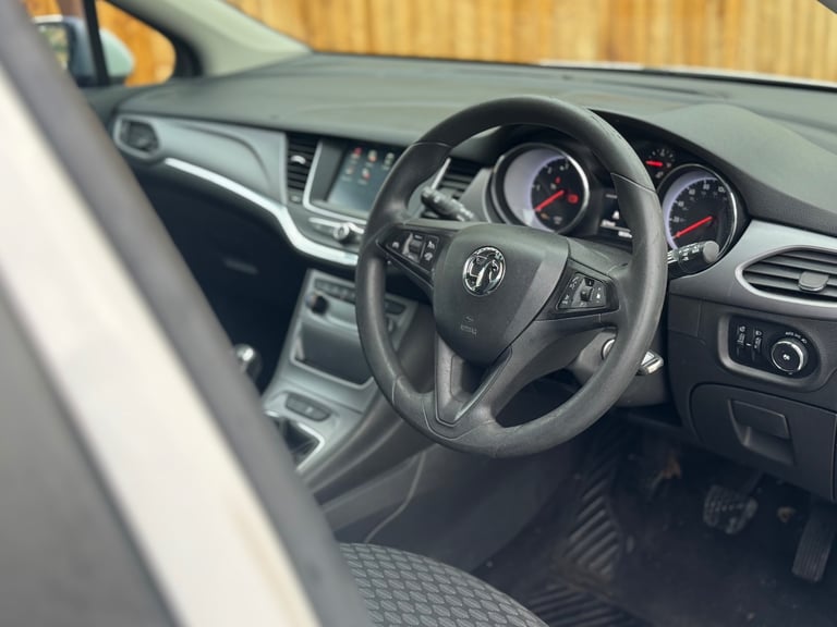 2016 Vauxhall Astra 1.6 CDTi 16V Design 5dr HATCHBACK Diesel Manual