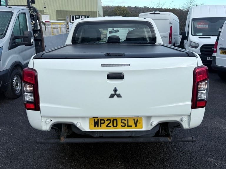 2020 Mitsubishi L200 2.2 DI-D DC 4Life Pickup Double Cab 4dr Diesel Manual 4WD Euro 6 (s/s) (150 ...