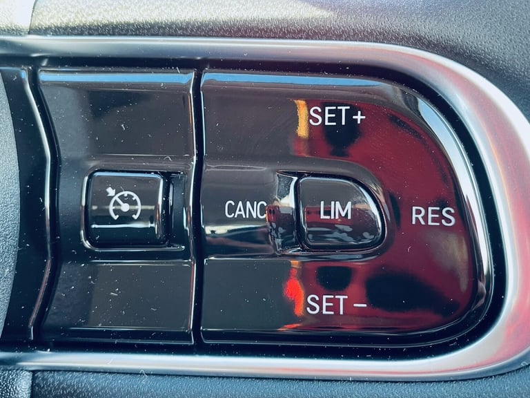2023 Fiat 500 87kW Red 42kWh 3dr Auto Hatchback Electric Automatic