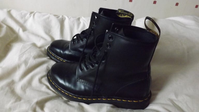 Dr Martens Boots Size UK 7 Black. £65 