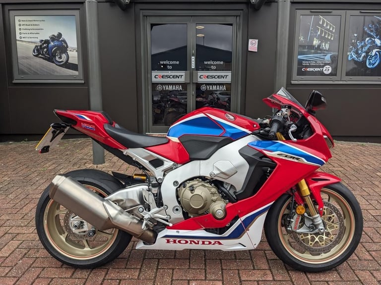 image for HONDA CBR1000RR FIREBLADE SP2 2019 - TRULY STUNNING - EVOTECH - 5 SERVICE STAMPS