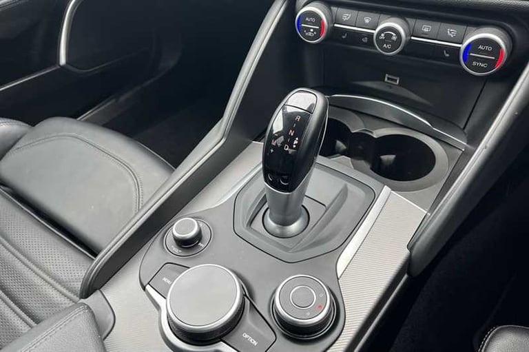 2019 Alfa Romeo Giulia 2.0 TB 280 Veloce 4dr Auto SALOON PETROL Automatic