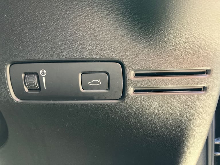 2019 Volvo XC40 1.5 T3 Momentum Pro 5dr Estate PETROL Manual