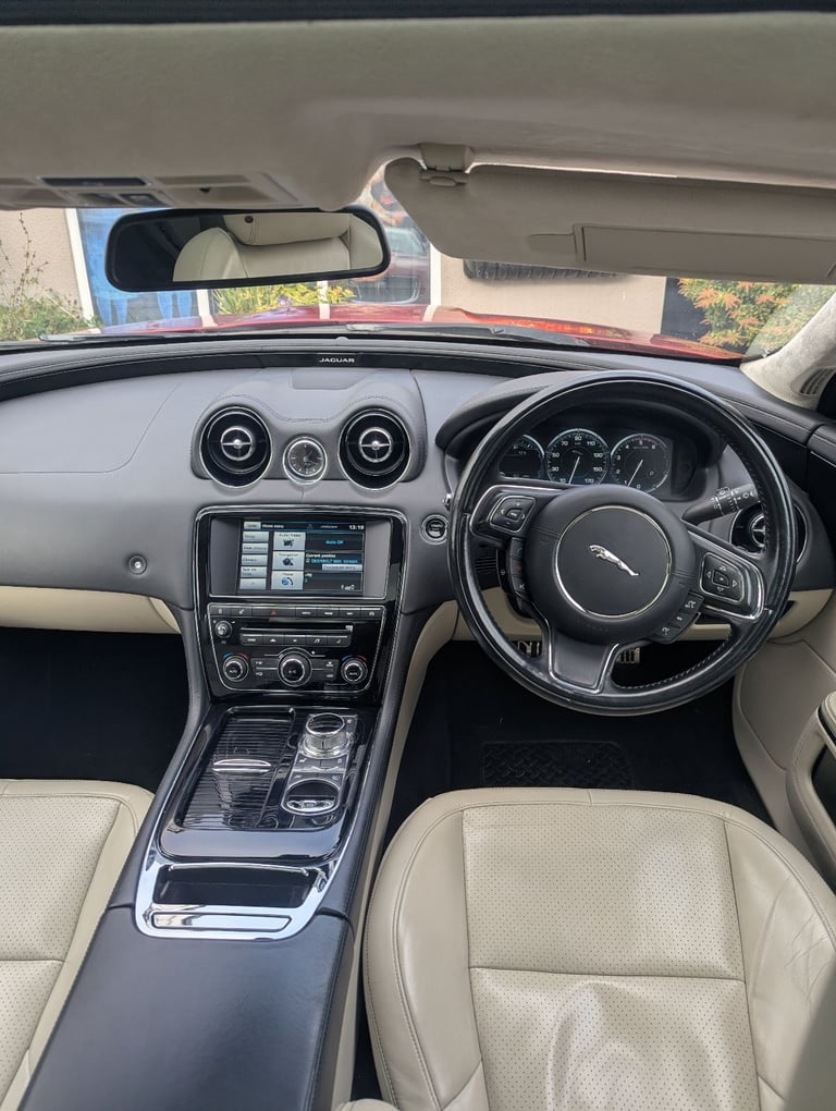 Jaguar, XJ, Saloon, 2015, 2993 (cc), 4 £26,886 SPENT