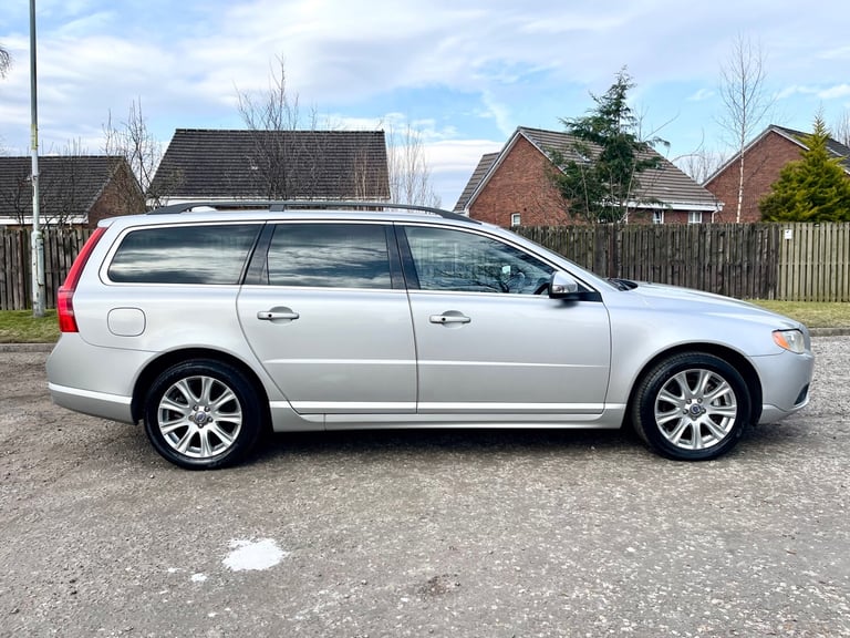 2009 Volvo V70 2.5 LE PETROL 4/B GRADE REVERSE CAMERA LOW MILLAGE Hatchback Petrol Manual