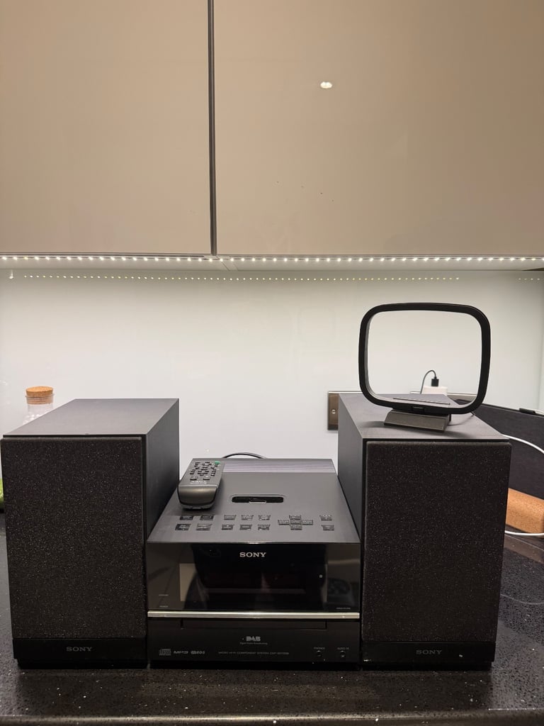 Sony CD Player and MP3 With Sony Speakers