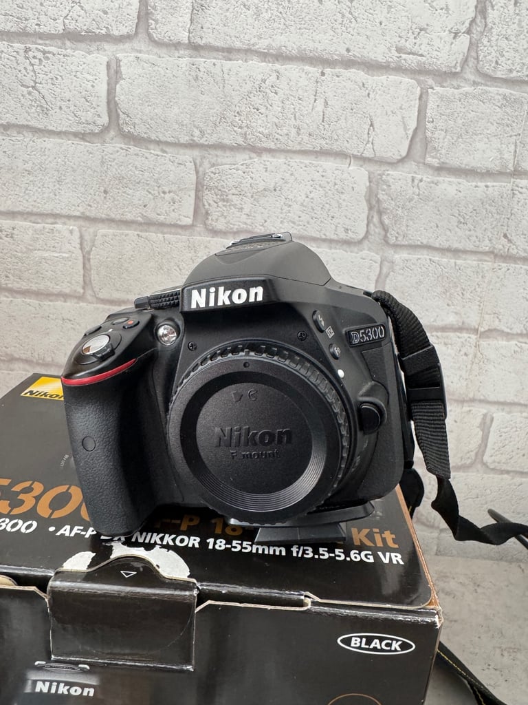 image for NEW Nikon DSLR D5300 camera with two lenses 18-45 mm and 70-300mm + Extras RRP £1800