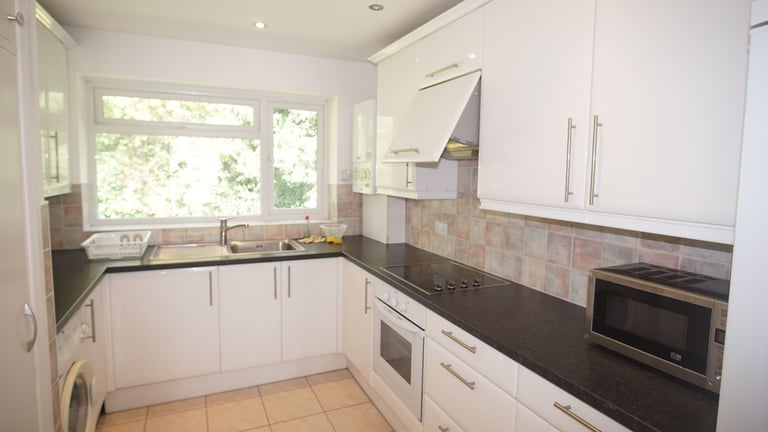 Impressive 2-bedroom first-floor flat available to rent in Stanmore, HA7