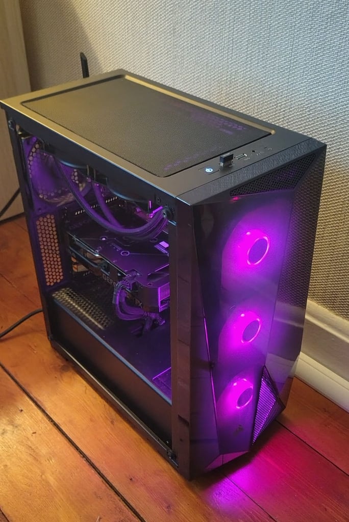 Gaming PC - Ryzen 5800X, 32GB DDR4, RTX 4060 Ti 16GB, 2.5TB