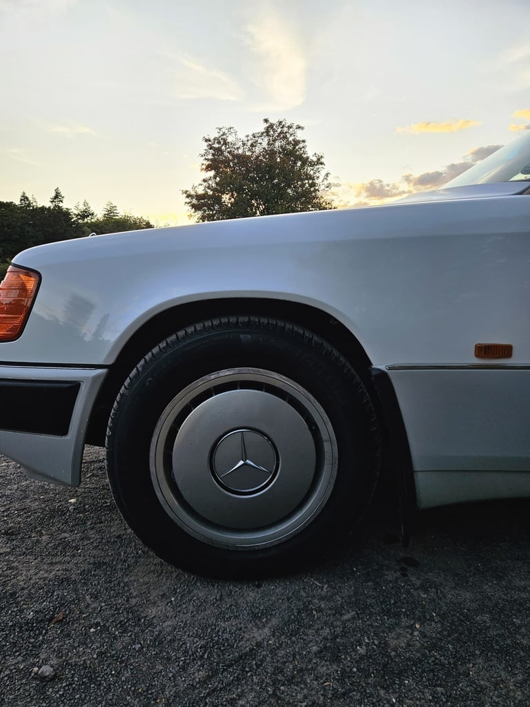 1992 Mercedes-Benz 200E