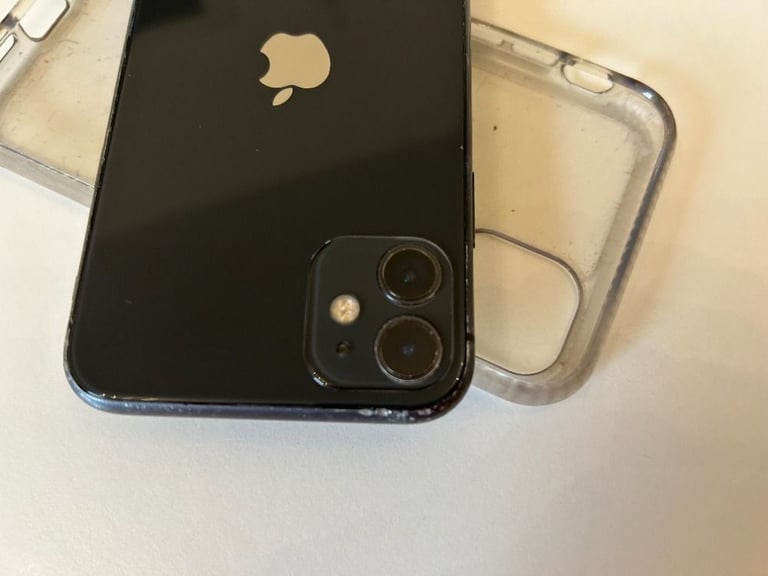 iPhone 11 - UNLOCKED - £140 ONO - Please read description