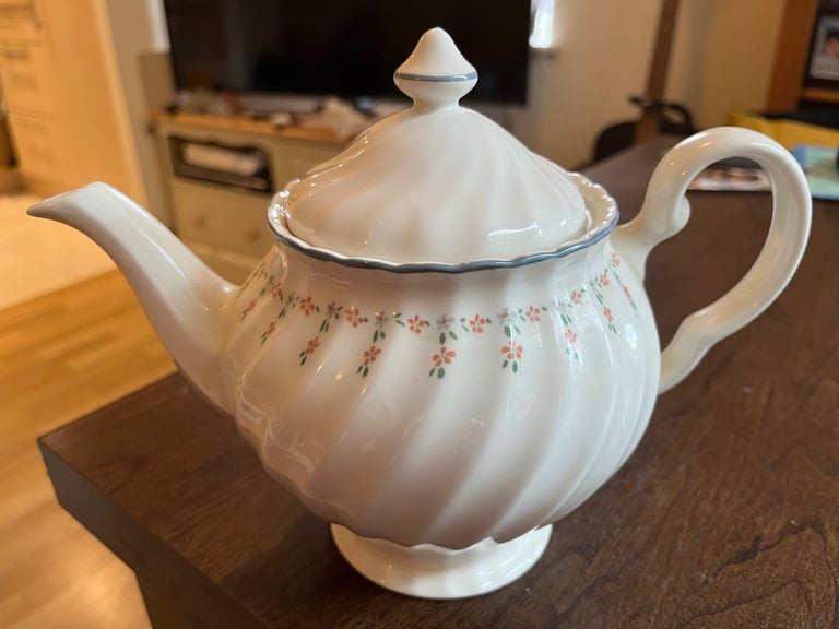 image for Johnson Brothers 15pcs Tea Set.
