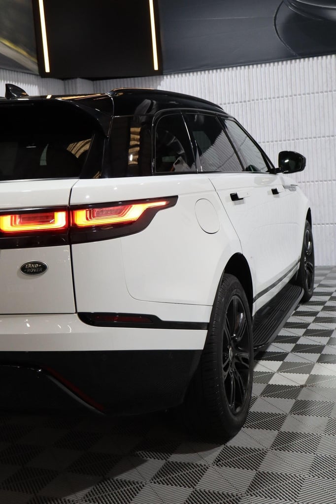 LAND ROVER RANGE ROVER VELAR 2.0 D240 R-Dynamic SE Auto 4WD Euro 6 (s/s) 5dr