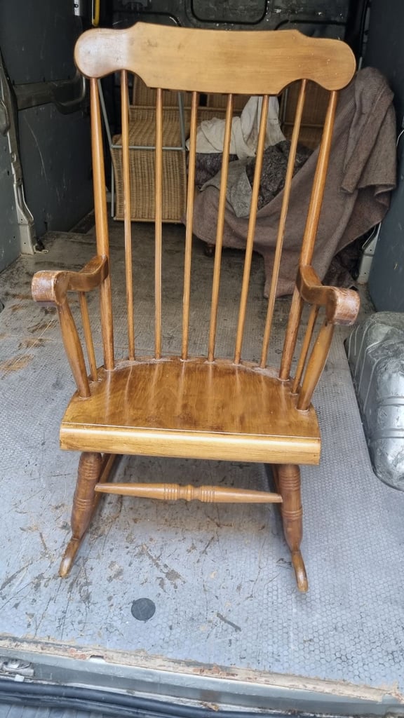 Beautiful large oak rocking chair 