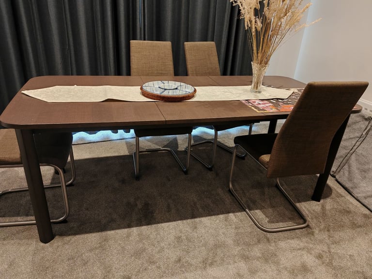 image for Extendable Table with 6 chairs