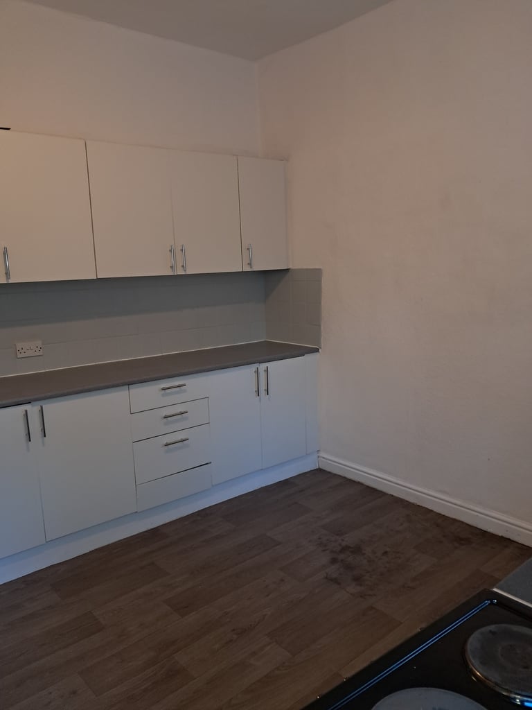 Two bedroom Entire House to Rent in Oldham Town Centre 