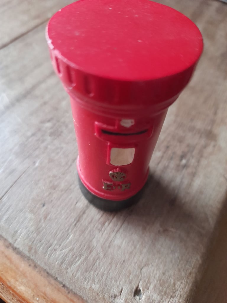 Dolls house furniture 