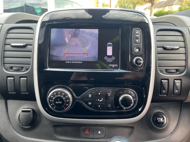 Renault Trafic LL29 ENERGY dCi 145 Sport Nav 5 Seat Crew Van DIESEL 2016/66