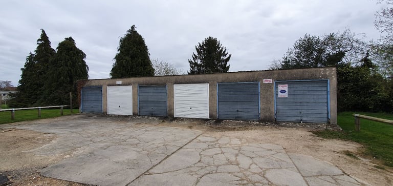 Garage/Parking/Storage to rent: Blenheim Road (Hertford Court) Kidlington, Oxford, OX5 2HP