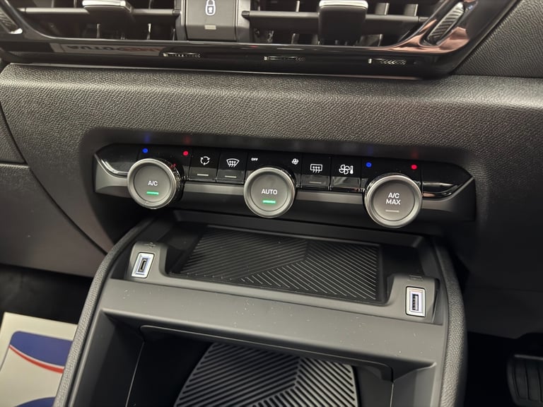 2025 Citroen C4 Plus PureTech 130HP EAT 8 Hatchback Petrol Automatic