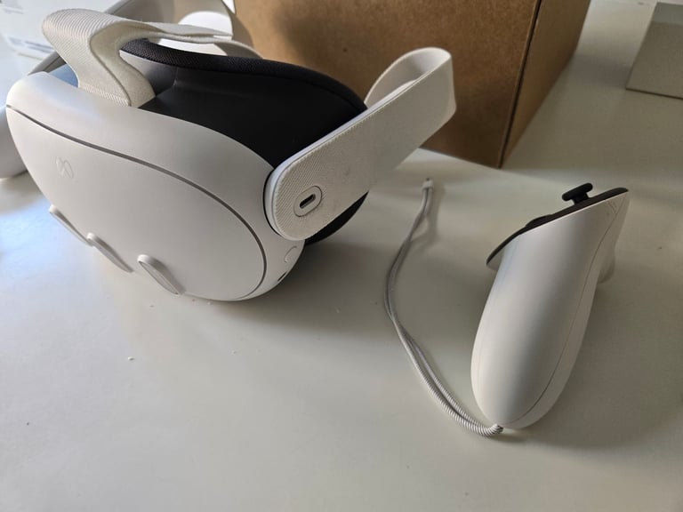 Meta Quest 3, mint condition, 18 month warranty (John Lewis)