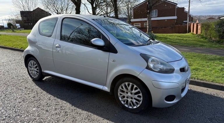 2009 TOYOTA AYGO 1.0 LITRE MOT END OF THE YEAR £20 ROAD TAX STARTS N DRIVES GREAT CHEAP RUNAROUND