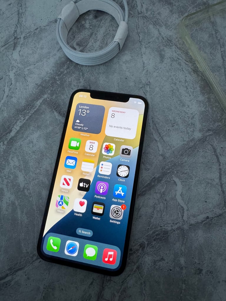 Apple iPhone XS White 64GB Unlocked