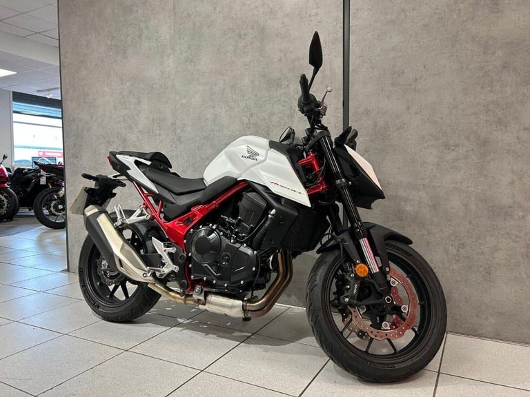 74/2025 Honda CB750 Hornet - ONLY 749 MILES!!