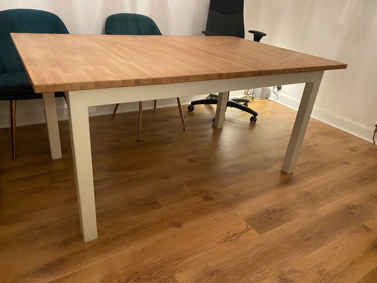 Extendable Dining Table 