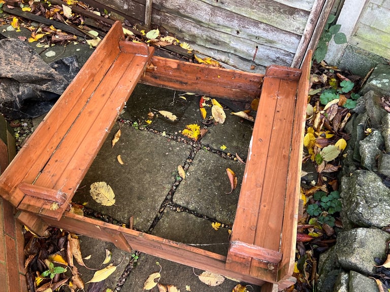 Wooden sandpit + 60 kg clean play sand (bagged)