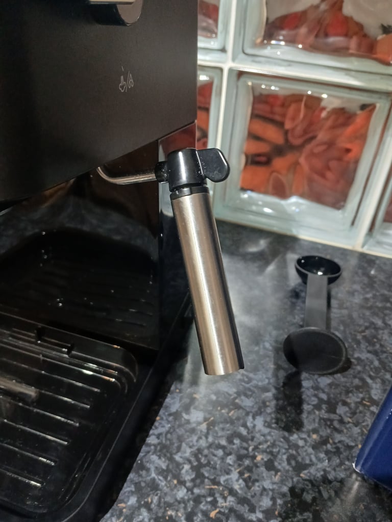 Nearly new Delonghi Coffee/ Cappuccino machine