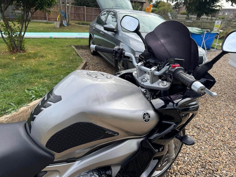 YAMAHA FZ6 