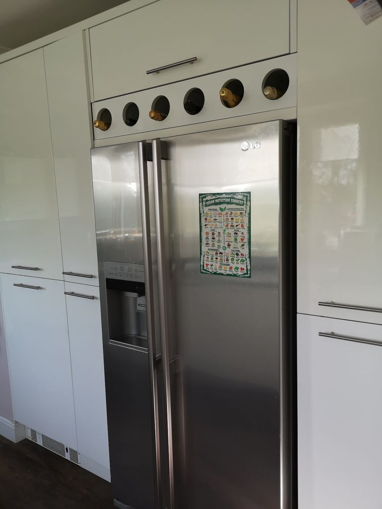 **SOLD** White gloss slab kitchen doors - great condition! 