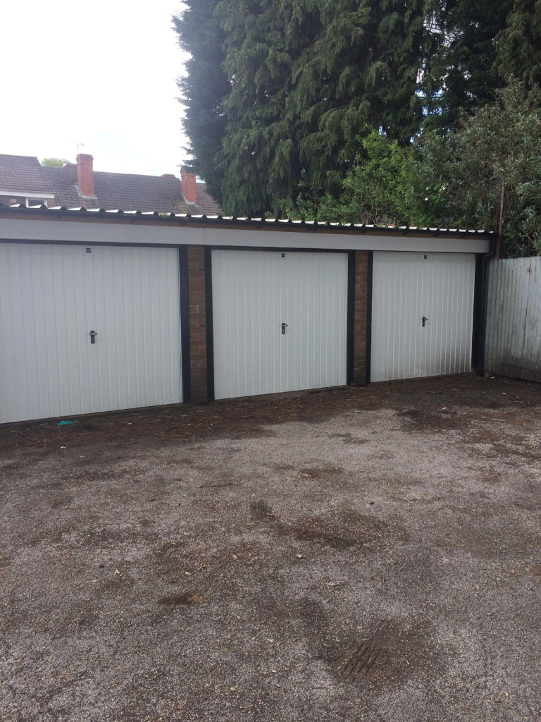 Secure Lock Up Garage in gated compound for rent, Halesowen, B62 9ET