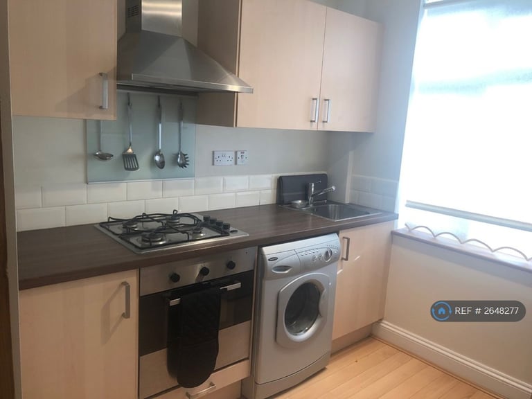 1 bedroom flat in Bulstrode Avenue, Hounslow, TW3 (1 bed) (#2648277)