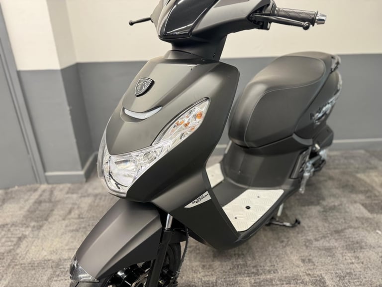 BRAND NEW PEUGEOT KISBEE 50 BLACK EDITION 50cc MOPED 2 YEAR WARRANTY+ DELIVERY