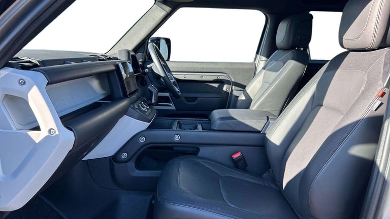 2024 Land Rover Defender 3.0 D300 X-Dynamic HSE 90 3dr Auto ESTATE DIESEL Automatic