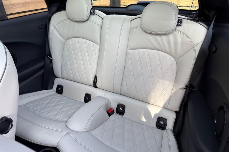 2022 MINI Hatch 1.5 Cooper Exclusive Hatchback 3dr Petrol Steptronic Euro 6 (s/s) (136 ps) HATCHB...