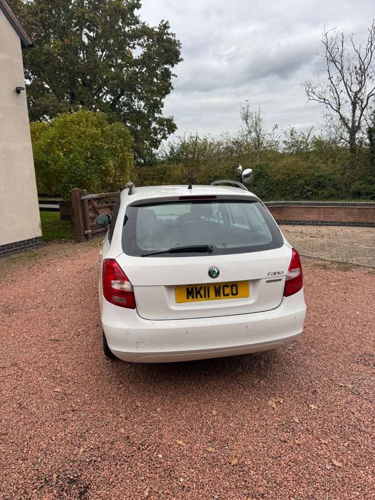 Skoda, FABIA, Estate, 2011, Manual, 1199 (cc), 5 doors