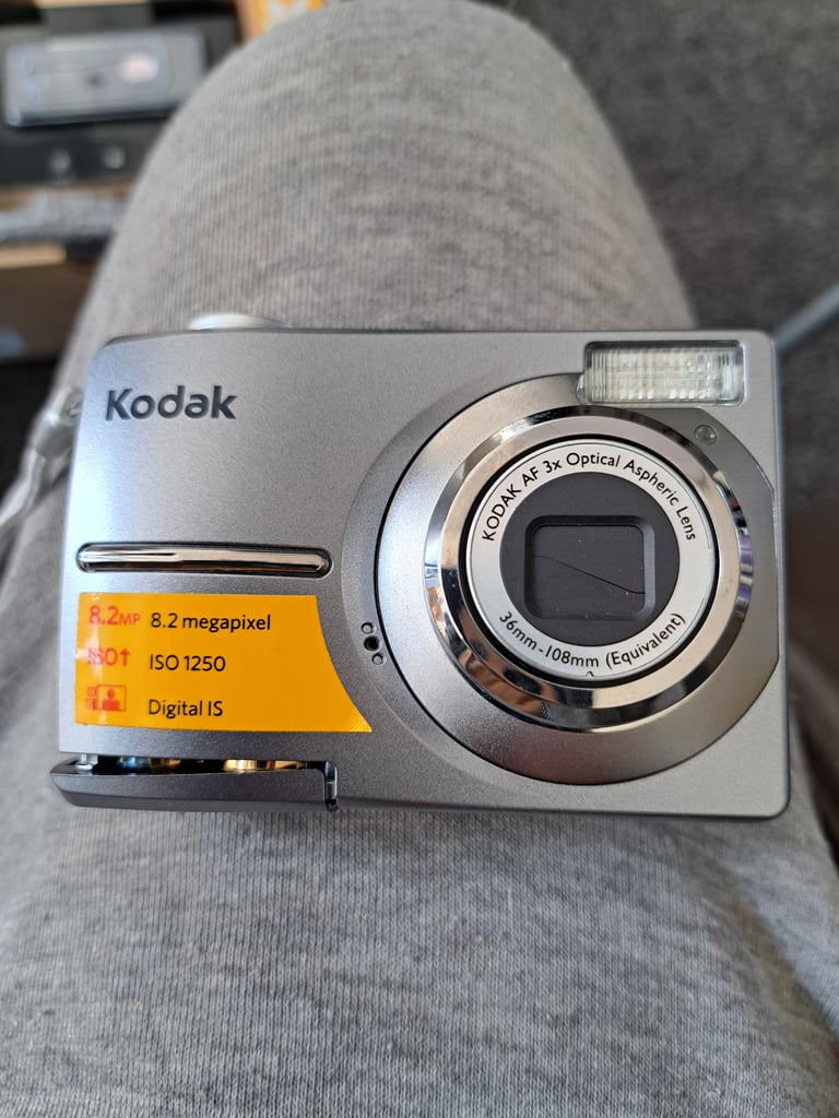Kodak G610  camera and docking station