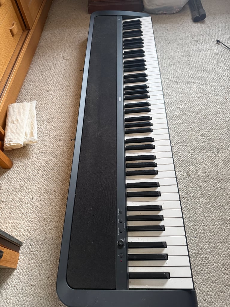 Korg B2 Keyboard with stands and seat