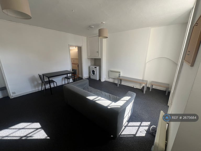 1 bedroom flat in Lodge Place, Bristol, BS1 (1 bed) (#2675684)