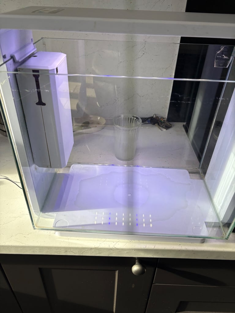 image for Fish tank with lights 470 by 430