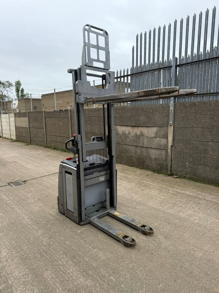 STILL EXV 14 Electric Pallet Truck / Stacker (Battery Nearly New DEC 2024)