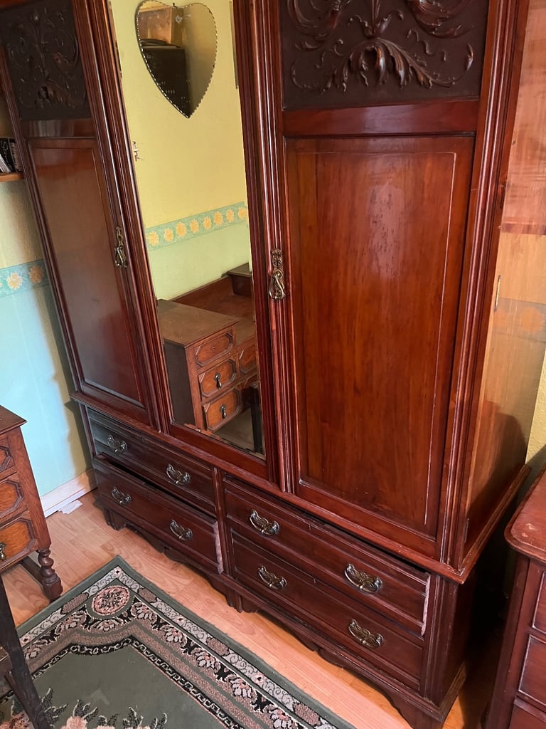 Large carved Victorian mahogany wardrobe 
